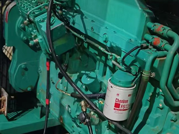 思南如何确定新的发电机组控制系统是否与原系统兼容？