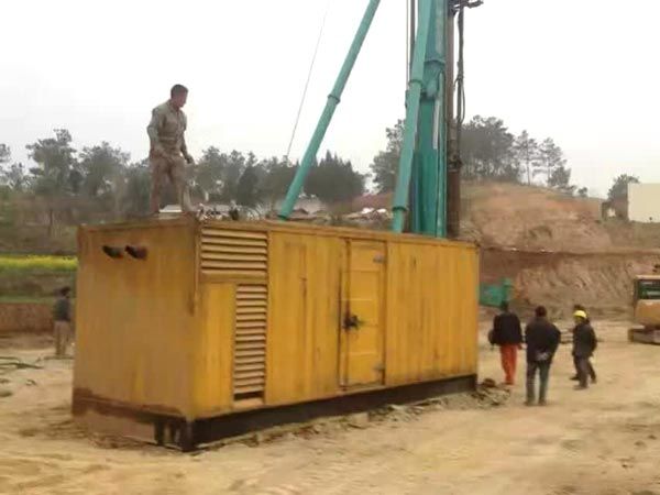 思南如何判断水冷式机油散热器密封件是否需要更换？